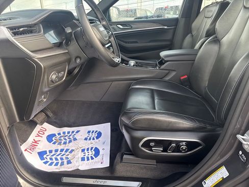 Used 2022 Jeep Grand Cherokee Overland w/ Adv Protech Group III image 17