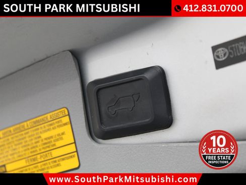 Used 2011 Toyota Highlander SE w/ Tow Pkg image 17