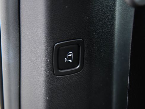 Used 2024 Kia Carnival LX image 40