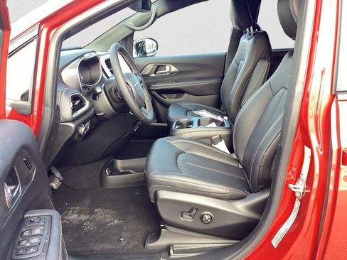 New 2026 Chrysler Pacifica Select image 10