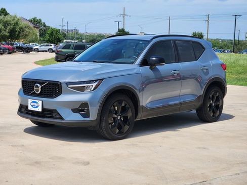 Used 2023 Volvo XC40 B5 Plus w/ Protection Package Premier AWD/4WD image 3