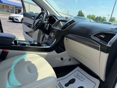 Used 2019 Ford Edge Titanium w/ Cold Weather Package AWD/4WD image 36