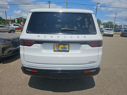 Used 2024 Jeep Wagoneer L Series II AWD/4WD image 4