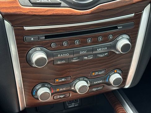 Used 2018 Nissan Pathfinder Platinum FWD image 23