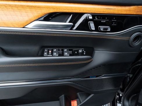 Used 2022 Jeep Grand Wagoneer Series III w/ Rear Seat Video Group 1 image 12