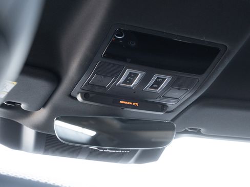 Used 2023 Land Rover Defender 90 X-Dynamic SE image 27