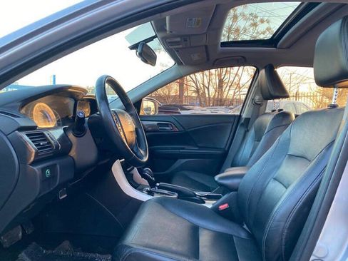 Used 2017 Honda Accord EX-L image 10