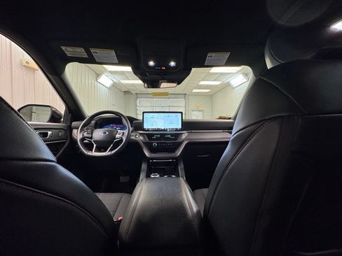 Used 2025 Ford Explorer ST-Line w/ ST-Line Street Pack AWD/4WD image 19