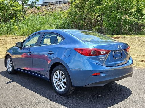 Used 2017 MAZDA MAZDA3 Sport w/ Preferred Equipment Package FWD image 4