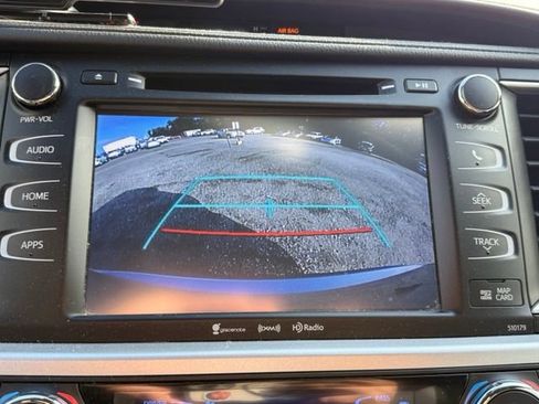 Used 2018 Toyota Highlander XLE AWD/4WD image 19