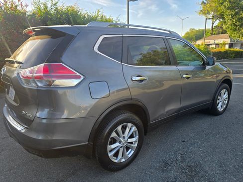 Used 2016 Nissan Rogue SV w/ SV Family Package AWD/4WD image 2