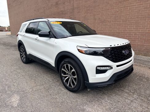 Used 2023 Ford Explorer ST-Line w/ Class IV Trailer Tow Package AWD/4WD image 7