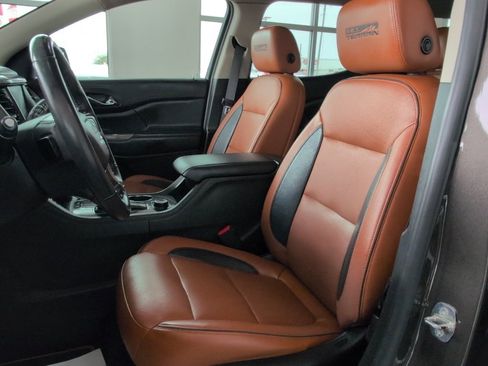 Used 2019 GMC Acadia SLT w/ LPO, Adventure Package image 14