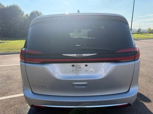 Used 2022 Chrysler Pacifica Pinnacle FWD image 4