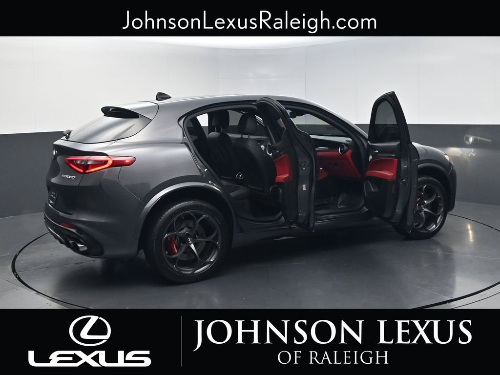 Used 2018 Alfa Romeo Stelvio Quadrifoglio w/ Driver Assist Dynamic Package AWD/4WD image 32