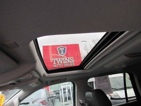 Used 2017 GMC Yukon Denali w/ Open Road Package image 19