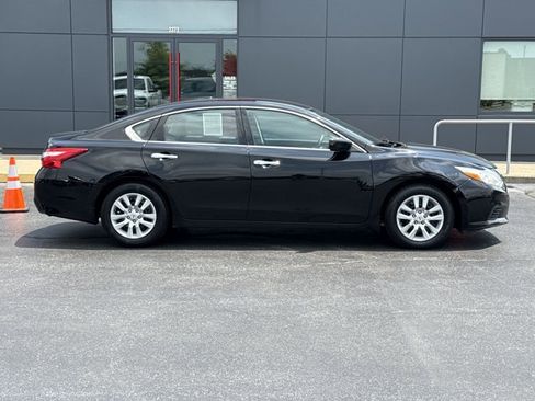 Used 2017 Nissan Altima 2.5 S w/ Power Driver Seat Package FWD image 2