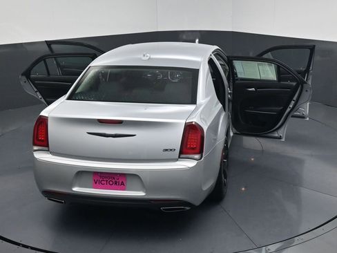 Used 2023 Chrysler 300 Touring w/ Sport Appearance Package RWD image 21