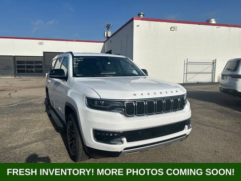 Used 2024 Jeep Wagoneer Series II w/ Flexible Seating Group RWD image 1