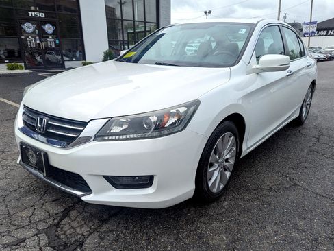 Used 2015 Honda Accord EX image 2