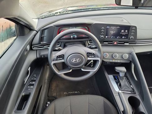 Used 2025 Hyundai Elantra SE FWD image 24