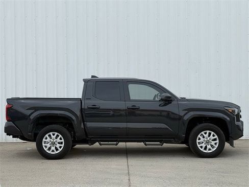 Used 2025 Toyota Tacoma SR5 image 3