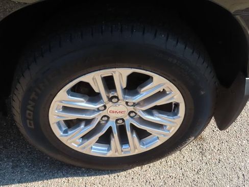 Used 2023 GMC Yukon SLT w/ SLT Luxury Package AWD/4WD image 17