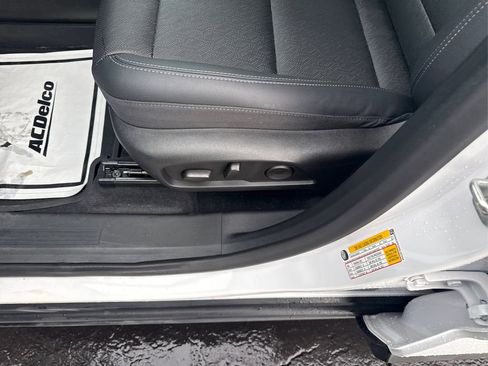 Used 2025 Chevrolet Equinox LT w/ Convenience Package II image 34