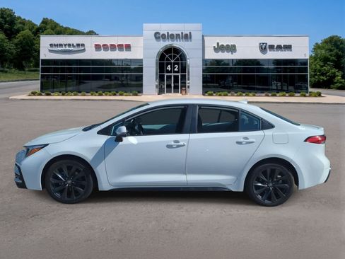 Used 2024 Toyota Corolla SE FWD image 3