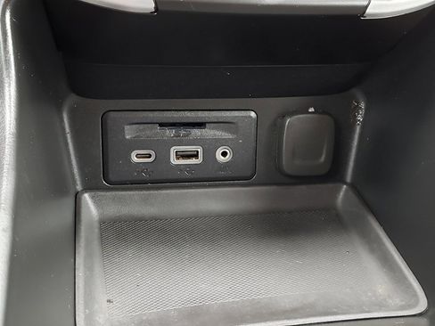 Used 2023 GMC Terrain SLT image 22