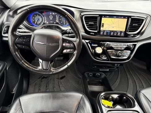 Used 2020 Chrysler Pacifica Touring-L w/ Advanced Safetytec Group image 20