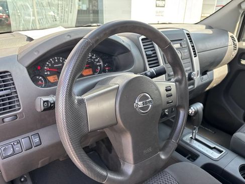 Used 2012 Nissan Frontier SV AWD/4WD image 8