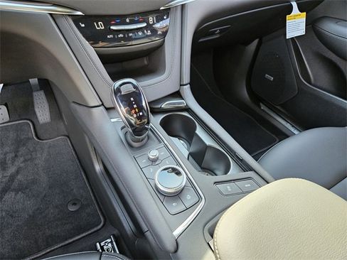 New 2026 Cadillac XT5 Luxury image 24