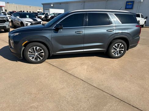 Used 2020 Hyundai Palisade SEL FWD image 2