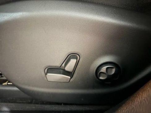 Used 2021 Jeep Cherokee Latitude Plus FWD image 16