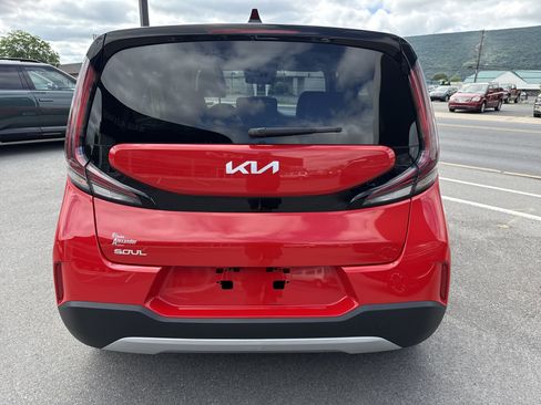 Used 2023 Kia Soul LX FWD image 4