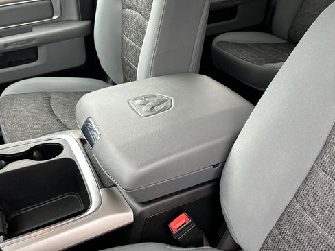 Used 2020 RAM 1500 Classic SLT w/ Luxury Group image 17