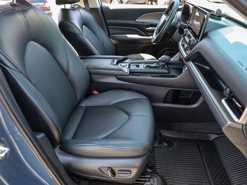 Certified 2024 Toyota Grand Highlander AWD image 7