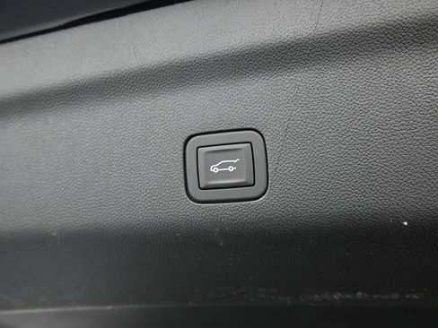 New 2025 Chevrolet Suburban Premier image 40