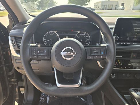 Used 2023 Nissan Rogue SV AWD/4WD image 16