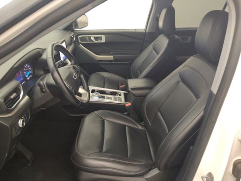 Used 2022 Ford Explorer XLT w/ Equipment Group 202A RWD image 17