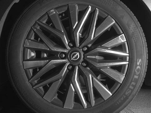 Used 2025 Nissan Altima 2.5 SV FWD image 12