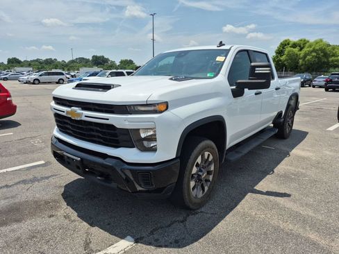 Used 2024 Chevrolet Silverado 2500 Custom w/ Custom Value Package AWD/4WD image 6