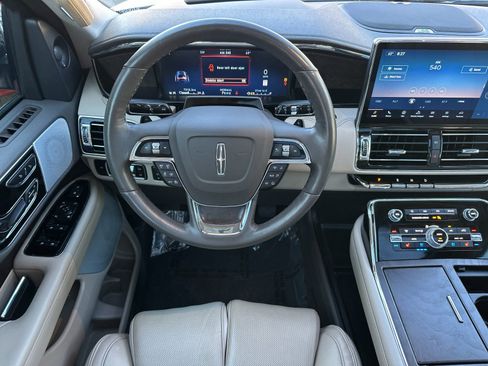 Used 2024 Lincoln Navigator Reserve image 16
