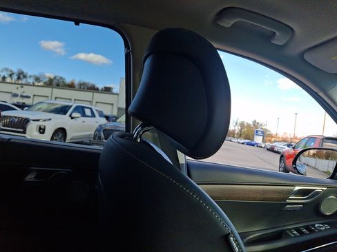 Used 2023 Genesis GV80 2.5T w/ Prestige 20" Package image 13