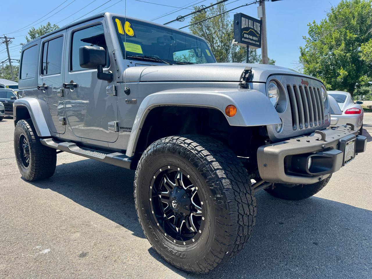 Used 2016 Jeep Wrangler Unlimited Sahara AWD/4WD image 9