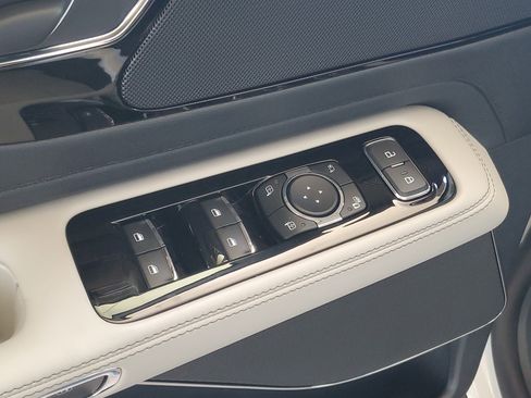 New 2026 Lincoln Aviator Reserve image 8