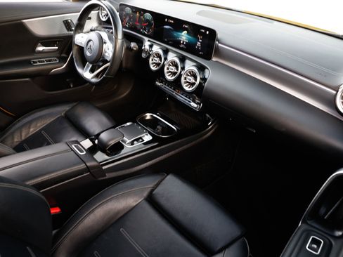 Used 2020 Mercedes-Benz CLA 250 image 21