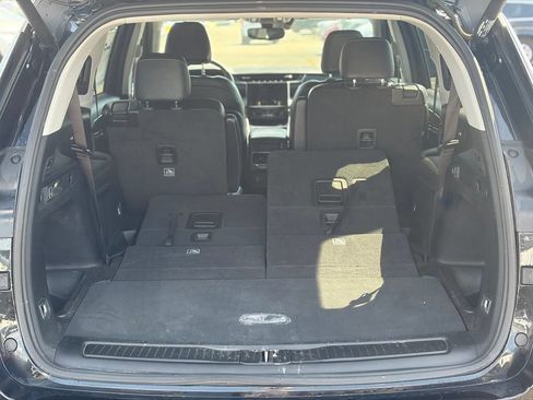 Used 2023 Jeep Grand Cherokee L Limited AWD/4WD image 10