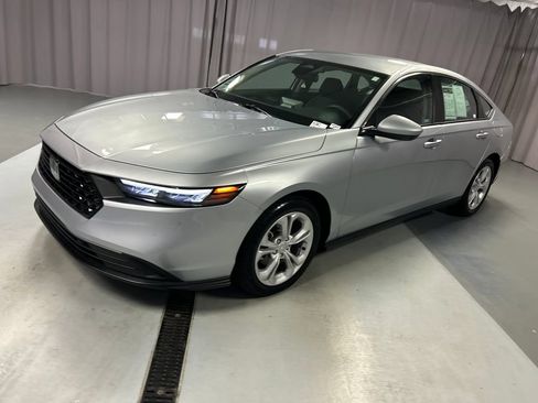 Used 2025 Honda Accord LX image 3